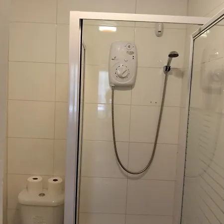 Spacious 5-bedroom, 4-bathroom In Central Zone 1