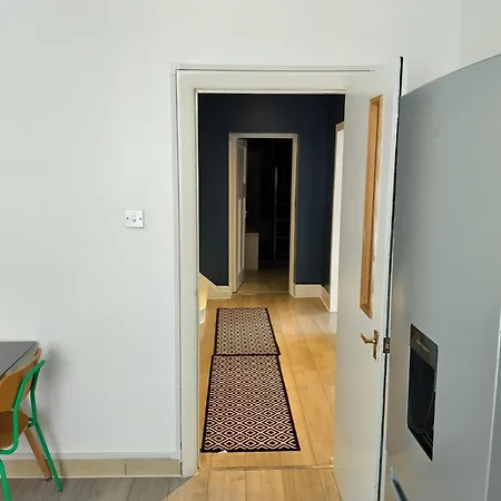 Apartment Spacious 5-bedroom, 4-bathroom In Central Zone 1