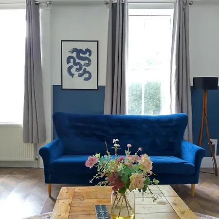 Apartment Spacious 5-bedroom, 4-bathroom In Central Zone 1 *
