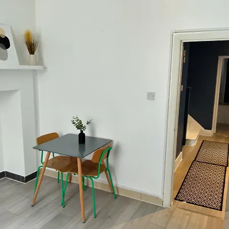 Apartment Spacious 5-bedroom, 4-bathroom In Central Zone 1