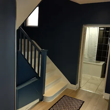 Spacious 5-bedroom, 4-bathroom In Central Zone 1 Apartment *