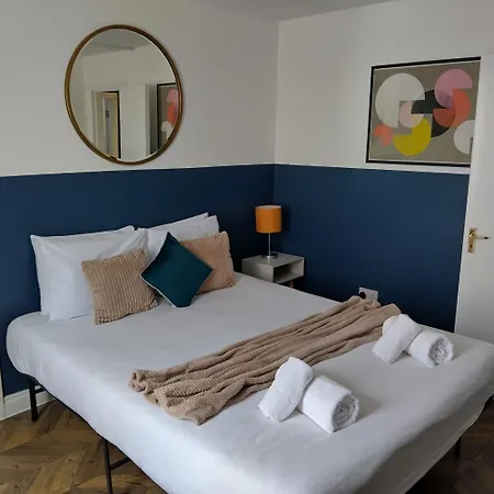 Spacious 5-bedroom, 4-bathroom In Central Zone 1 Apartment London