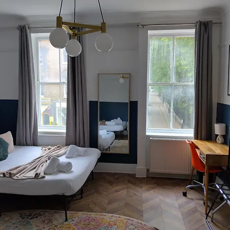 Spacious 5-bedroom, 4-bathroom In Central Zone 1 Apartment *