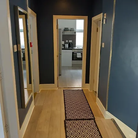Apartment Spacious 5-bedroom, 4-bathroom In Central Zone 1 *
