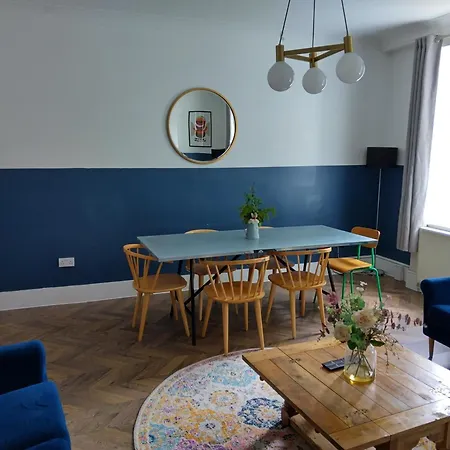Spacious 5-bedroom, 4-bathroom In Central Zone 1
