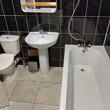 Apartment Spacious 5-bedroom, 4-bathroom In Central Zone 1