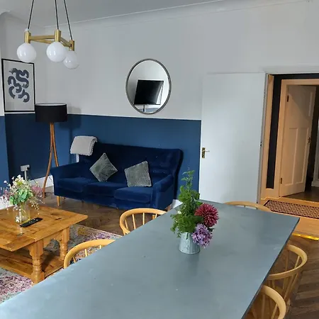 Apartment Spacious 5-bedroom, 4-bathroom In Central Zone 1 *