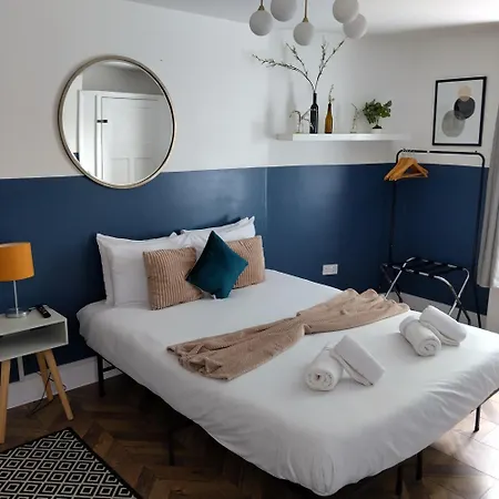 Apartment Spacious 5-bedroom, 4-bathroom In Central Zone 1 *