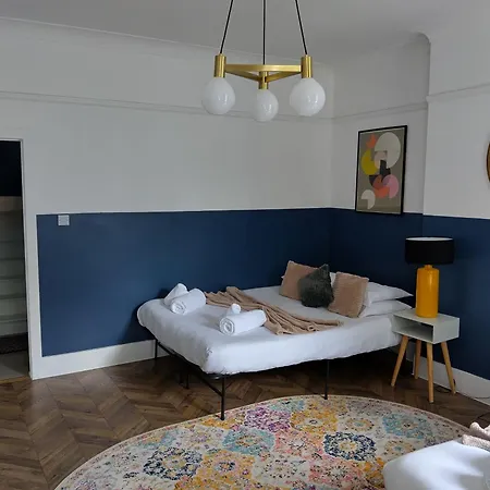 Spacious 5-bedroom, 4-bathroom In Central Zone 1 Apartment London