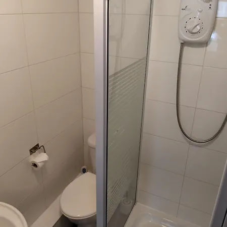 Spacious 5-bedroom, 4-bathroom In Central Zone 1 * London