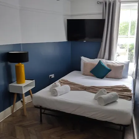 Spacious 5-bedroom, 4-bathroom In Central Zone 1