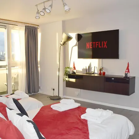 Skyline Apartment, London, Canary Wharf, River Side View And Street Parking Permit Apartment London