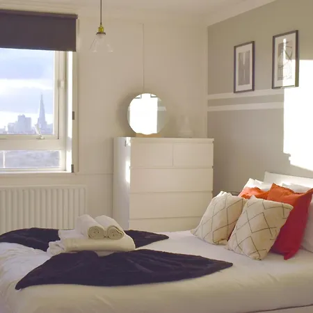 Skyline Apartment, London, Canary Wharf, River Side View And Street Parking Permit * London