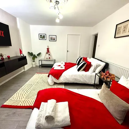 Skyline Apartment, London, Canary Wharf, River Side View And Street Parking Permit Apartment London