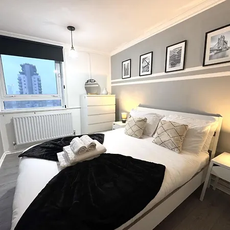 Apartment Skyline Apartment, London, Canary Wharf, River Side View And Street Parking Permit *
