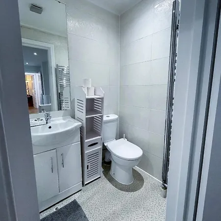 Hammersmith Broadway Apartment London