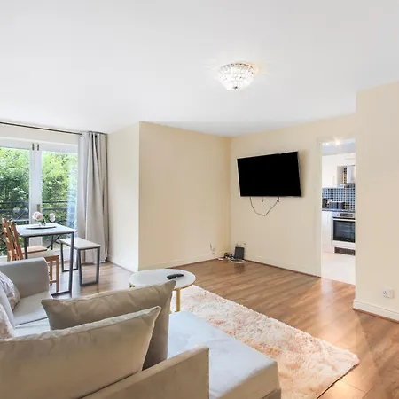 Beautiful Deluxe 2bed Enfield