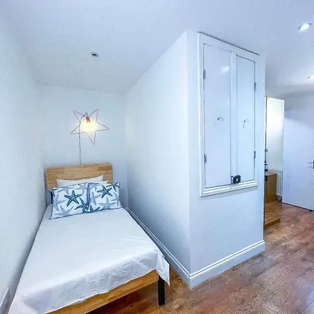 Hammersmith Broadway Apartment London