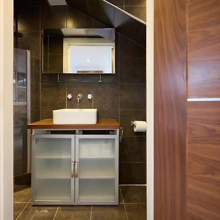 The Kensal Place - Modish 2bdr Flat With Study Apartment London