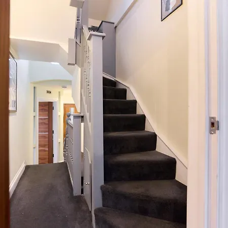 The Kensal Place - Modish 2bdr Flat With Study London