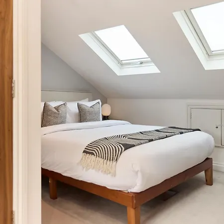 The Kensal Place - Modish 2bdr Flat With Study London