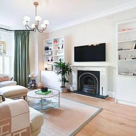 Spacious And Bright 4 Bedroom Flat