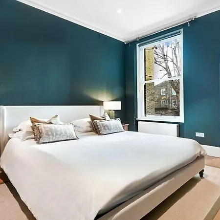 Spacious And Bright 4 Bedroom Flat Apartment