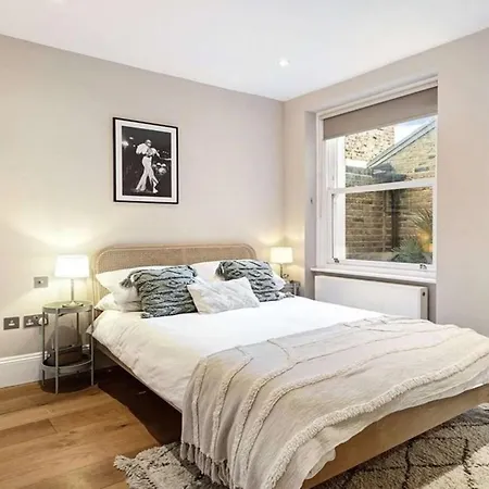 Apartment Spacious And Bright 4 Bedroom Flat *