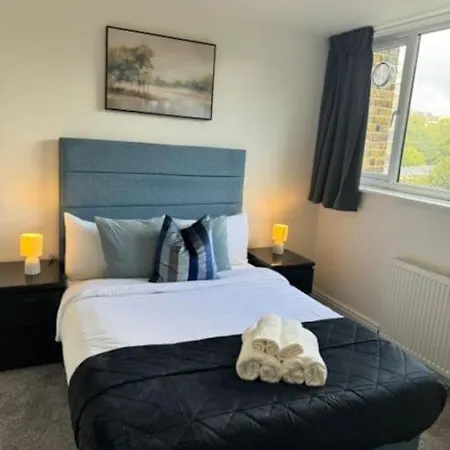 Apartment Stylish 2-bedroom Duplex Sleeps 6