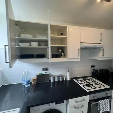 Stylish 2-bedroom Duplex Sleeps 6 London