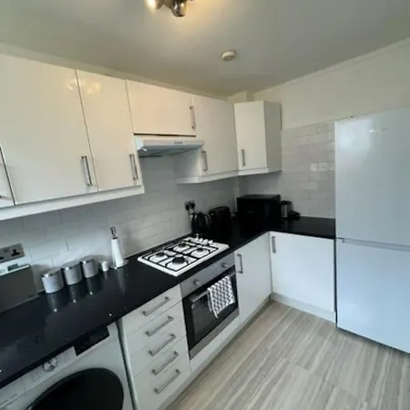 Stylish 2-bedroom Duplex Sleeps 6 Apartment London