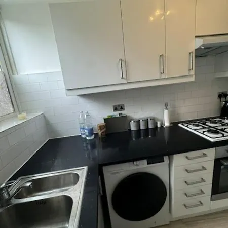 Stylish 2-bedroom Duplex Sleeps 6 London