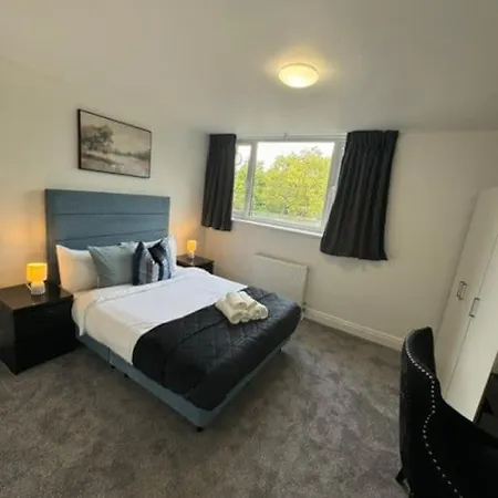 Stylish 2-bedroom Duplex Sleeps 6