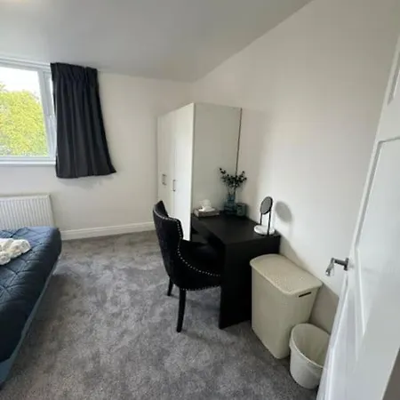 Stylish 2-bedroom Duplex Sleeps 6 Apartment