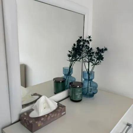 Stylish 2-bedroom Duplex Sleeps 6 * London