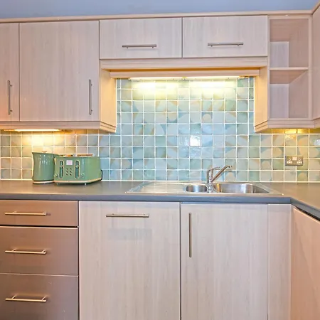 Grand Kew Gardens Apartman London