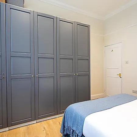 Modern Bayswater Flat Apartment