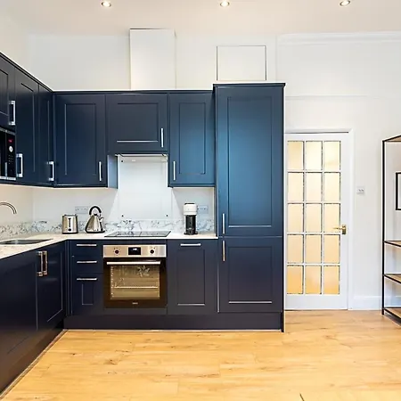 Modern Bayswater Flat * London
