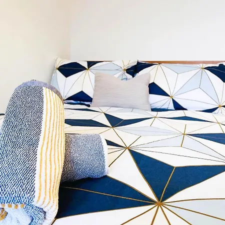 Apartment Comfort: 2-bedroom Flat With Parking And Transport Links