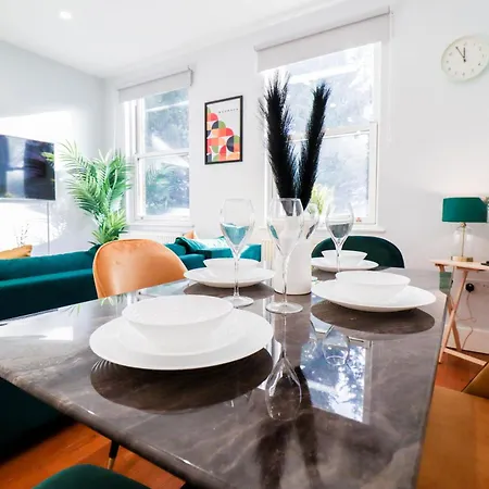 Luxury Battersea 2 Bed - 2min Walk From Station London