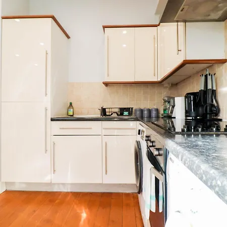 Luxury Battersea 2 Bed - 2min Walk From Station * London
