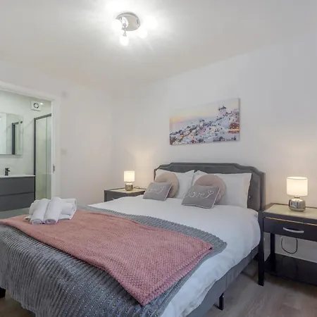 Apartment Hububb Seven Sisters London