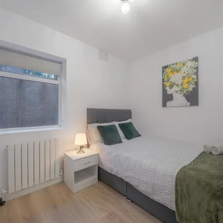 Hububb Seven Sisters Apartment