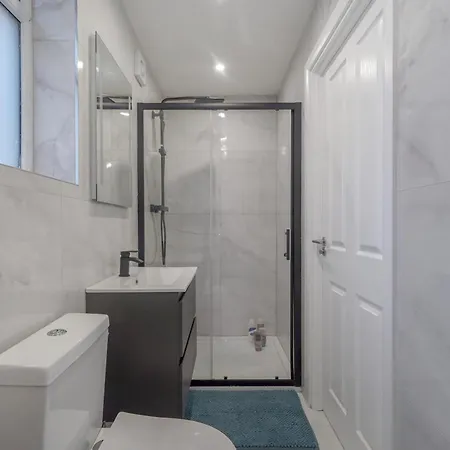 Hububb Seven Sisters Apartment