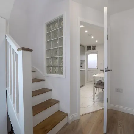 Hububb Seven Sisters Apartment *