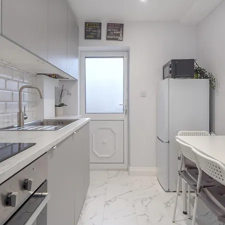 Hububb Seven Sisters Apartment