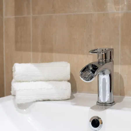 Luxury Ground Floor 2 Bedroom *