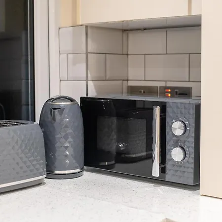 Luxury Ground Floor 2 Bedroom Apartment London