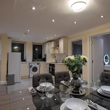 Apartment Luxury Ground Floor 2 Bedroom London