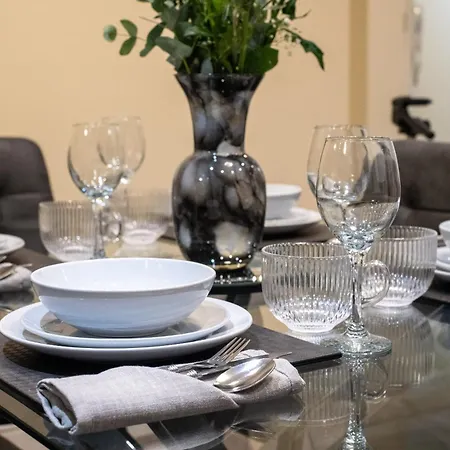 Luxury Ground Floor 2 Bedroom Apartment